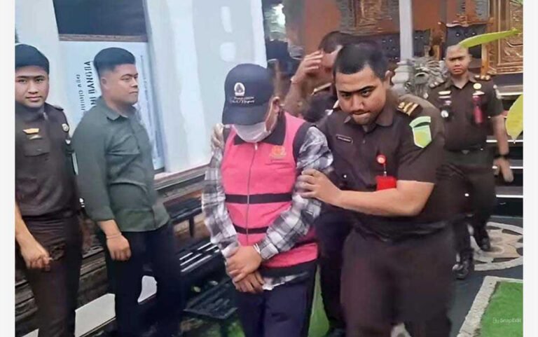 86d508c1a8adc4f13c2f5d6cfa2f18660040c4f1997caec92801812d36498e8e.0